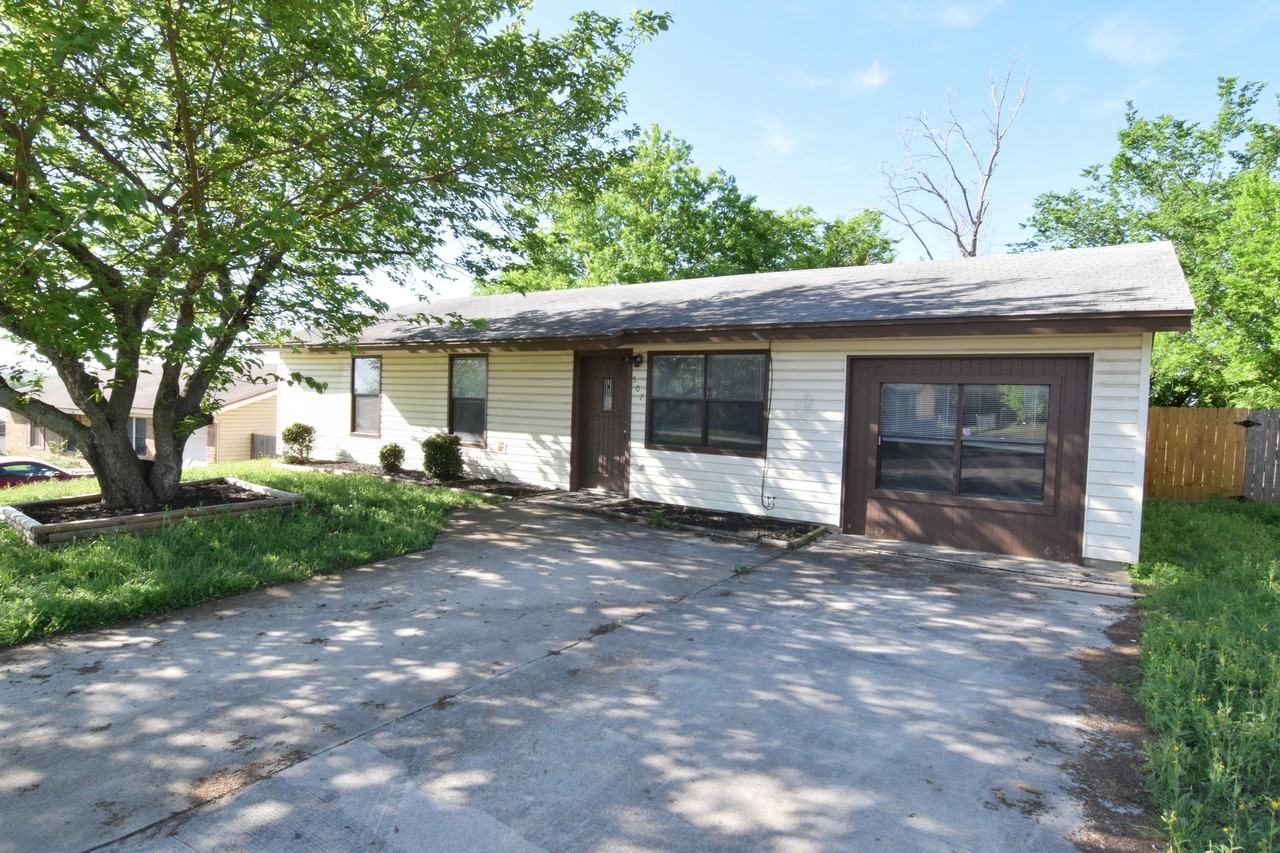 507 Traci Dr - Photo 2 of 10