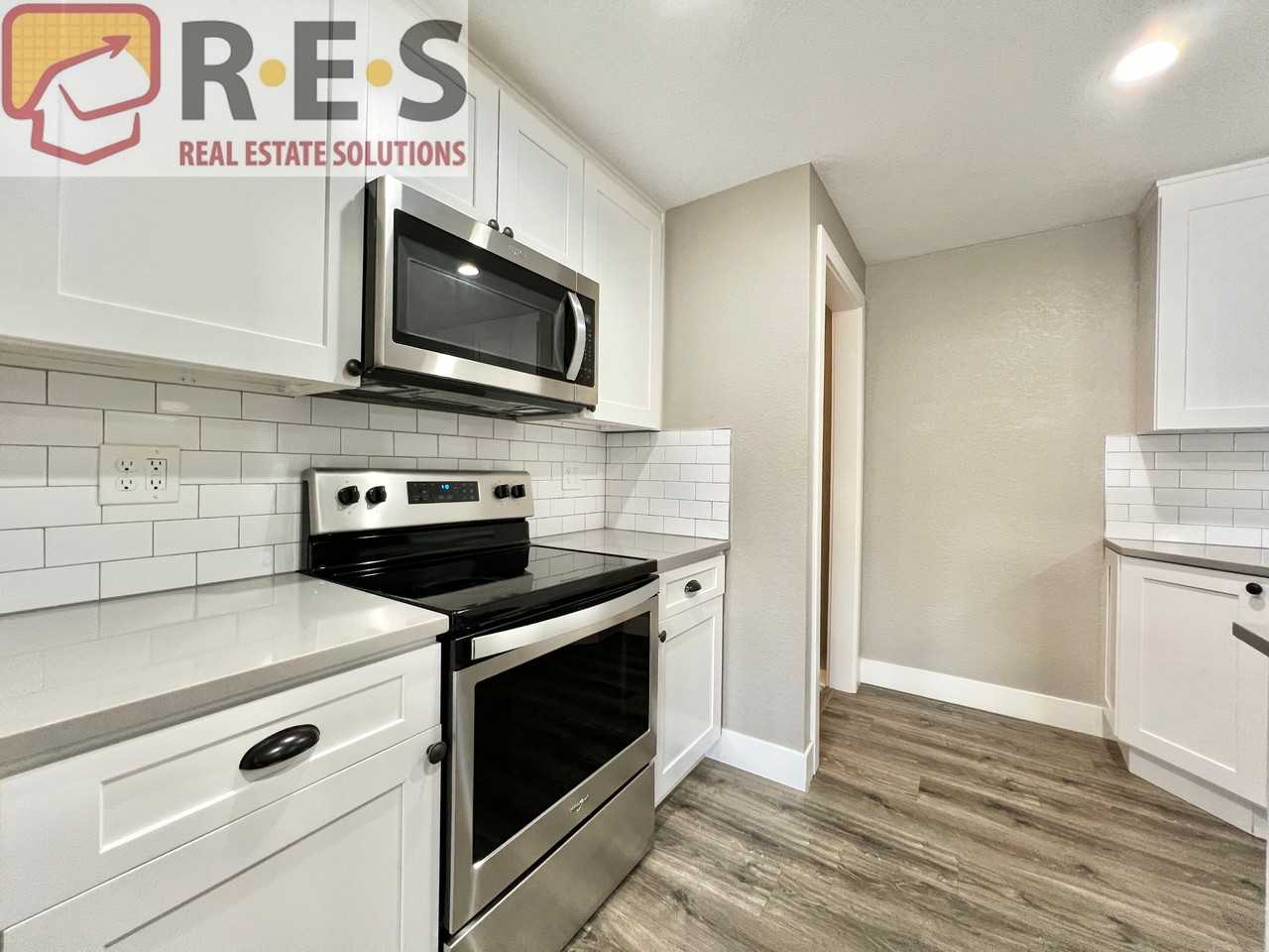 3178 S Dayton Ct - Photo 6 of 30