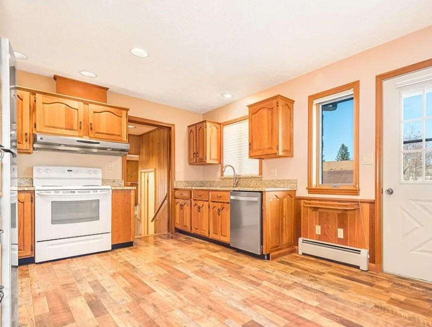 522 E Green St - Photo 3 of 10