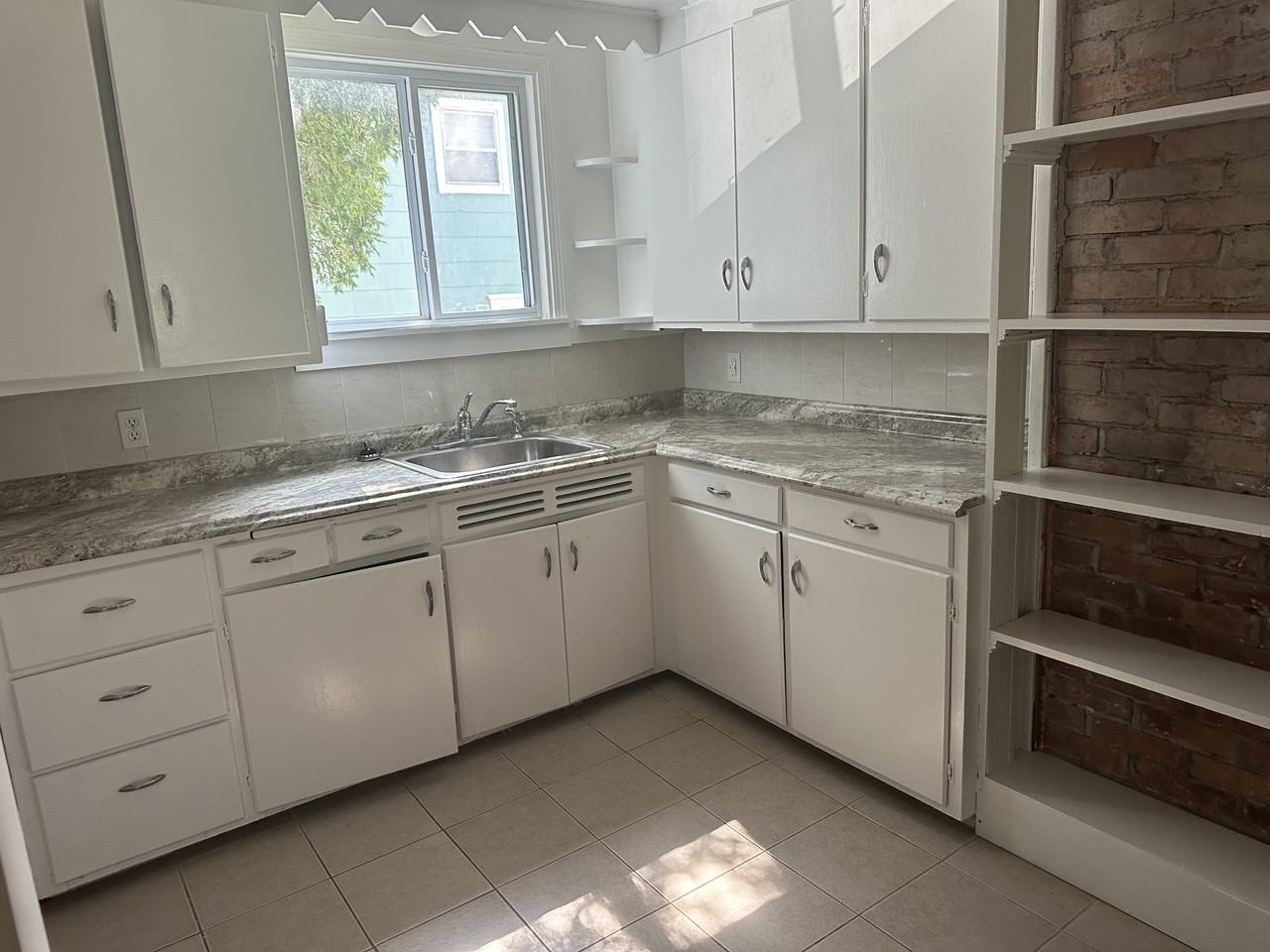 4476-4478 Apulia Rd - Photo 2 of 23