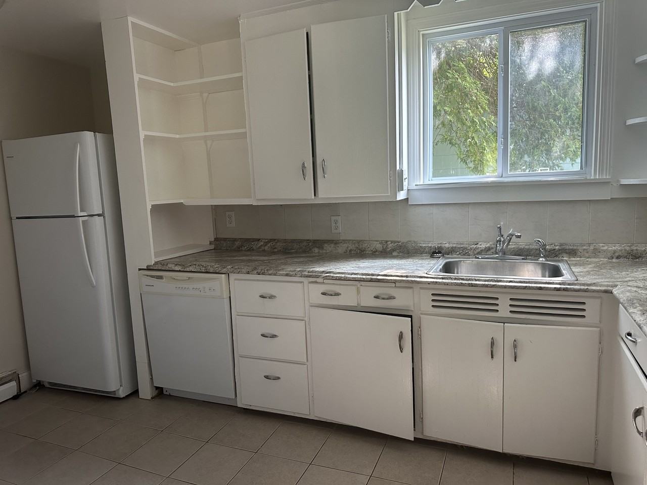 4476-4478 Apulia Rd - Photo 3 of 23