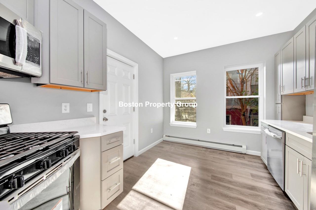 32 Lambert Ave #4 - Photo 4 of 16