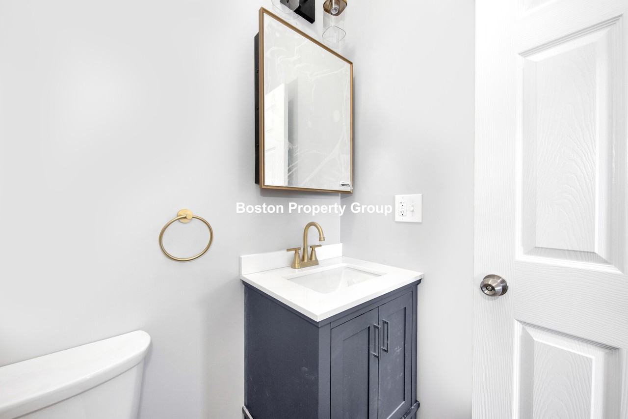 32 Lambert Ave #4 - Photo 7 of 16