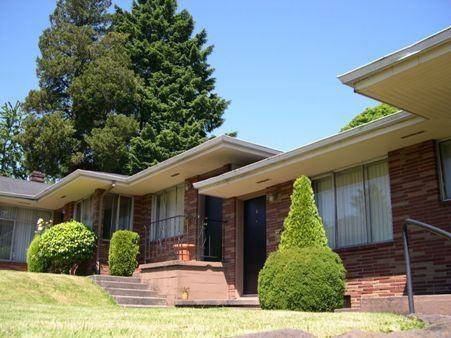 1011 NE PRESCOTT ST - Photo 3 of 11