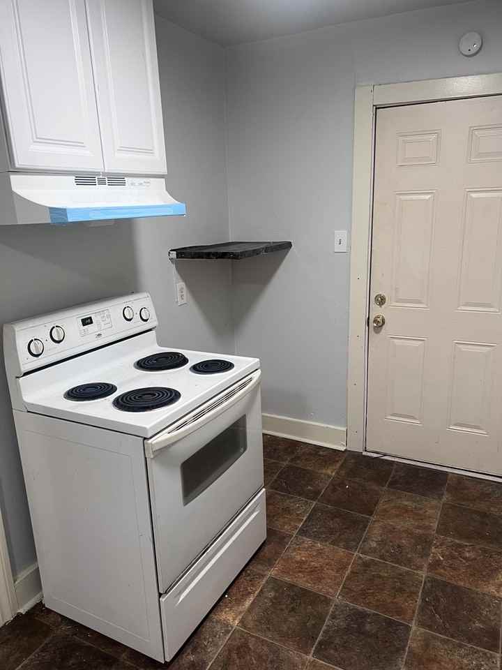 729 Woodbury Rd - Photo 3 of 9