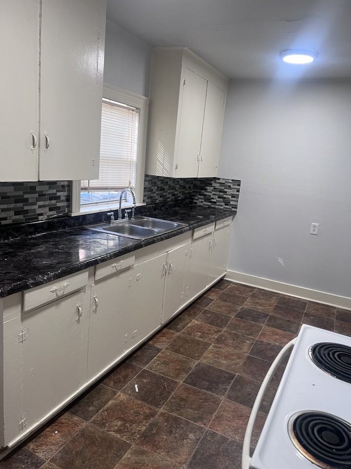 729 Woodbury Rd - Photo 2 of 9