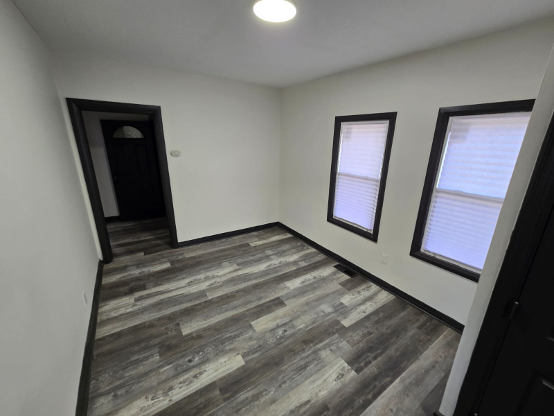 42 Whitethorne Ave - Photo 2 of 5