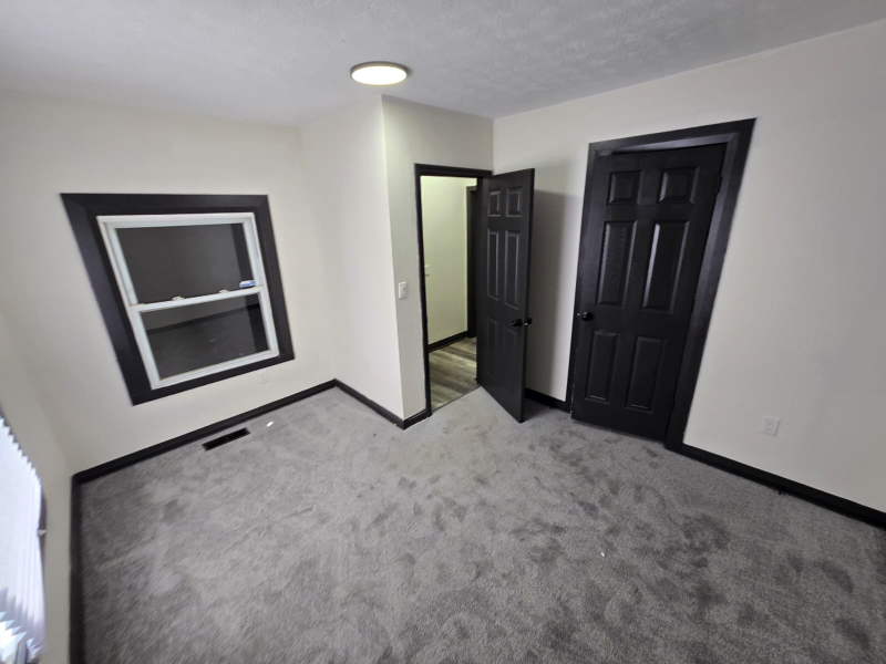 42 Whitethorne Ave - Photo 3 of 5