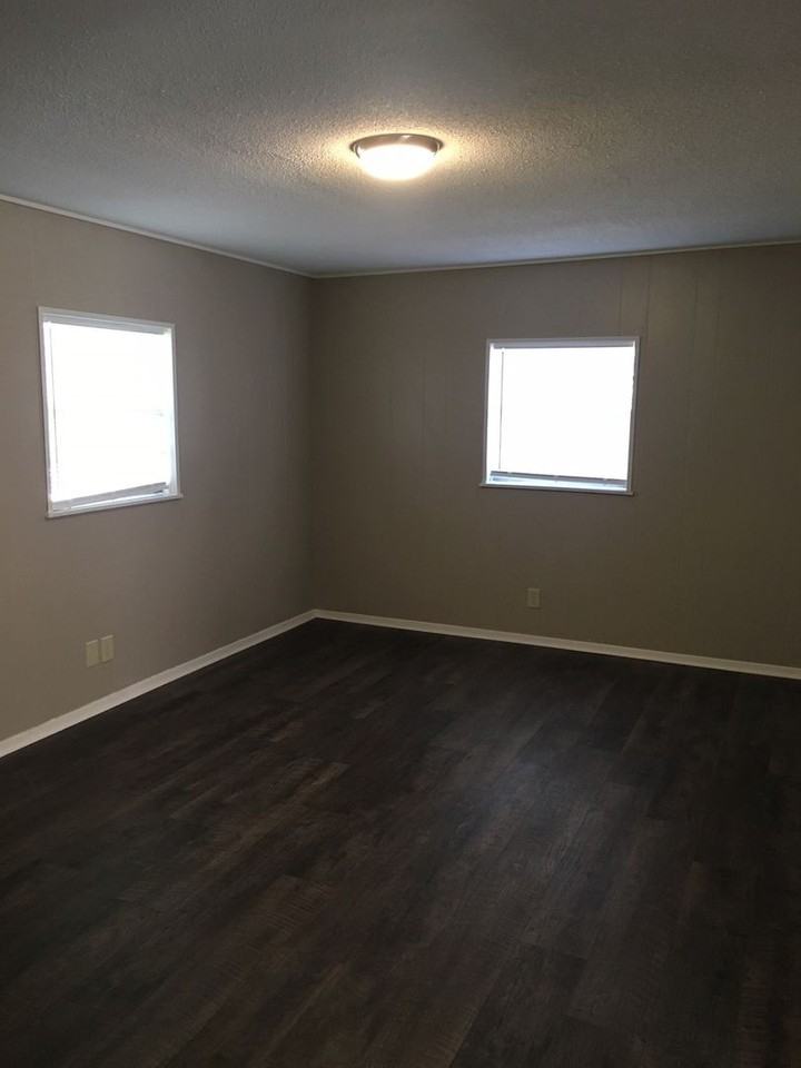 308 Pine Ave - Photo 4 of 8