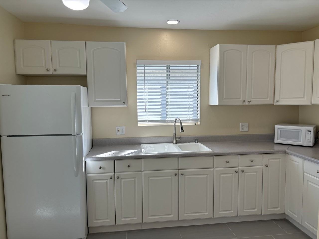 207 W 11th Ave #B - Photo 2 of 8