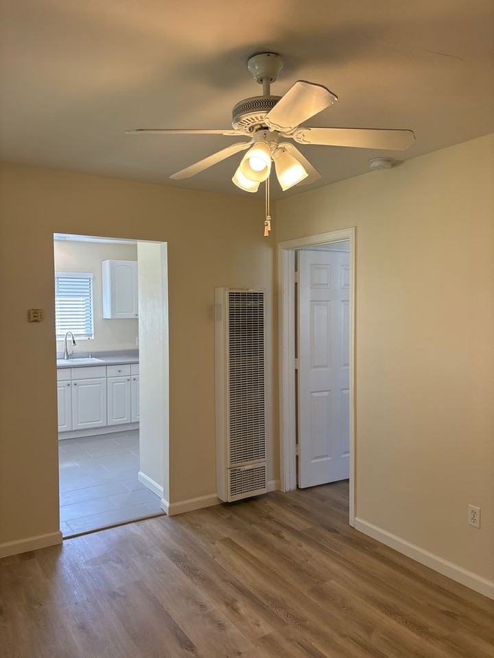 207 W 11th Ave #B - Photo 4 of 8