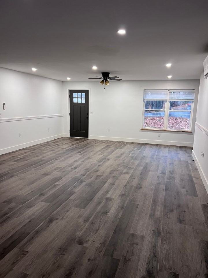 631 Essex St - Photo 3 of 23