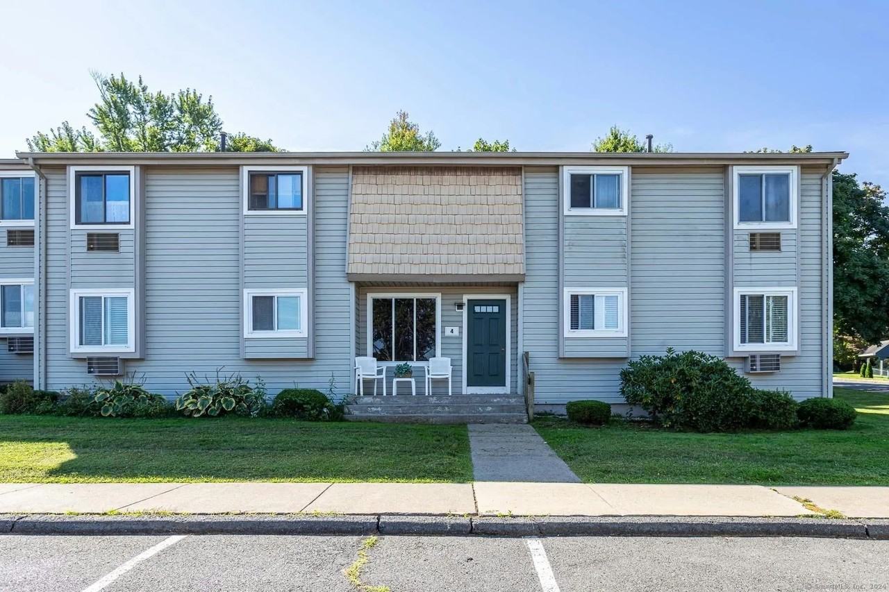 4 Carillon Dr #A - Photo 2 of 26