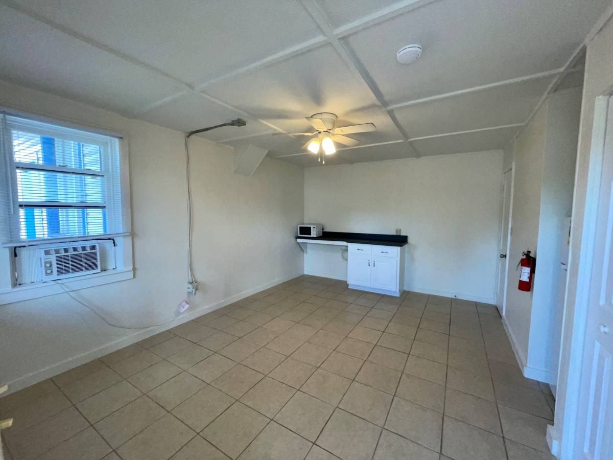 524 S Yonge St #1A - Photo 2 of 5