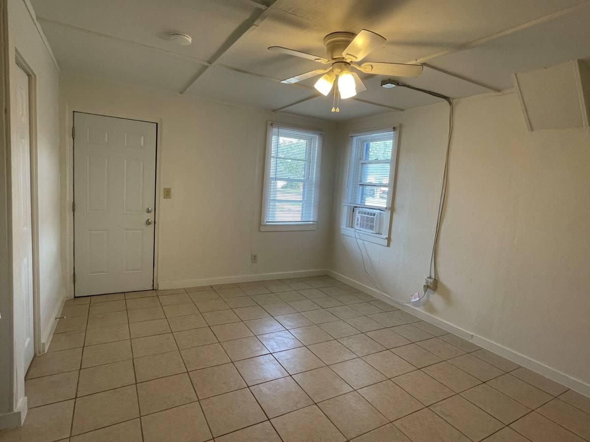 524 S Yonge St #1A - Photo 3 of 5