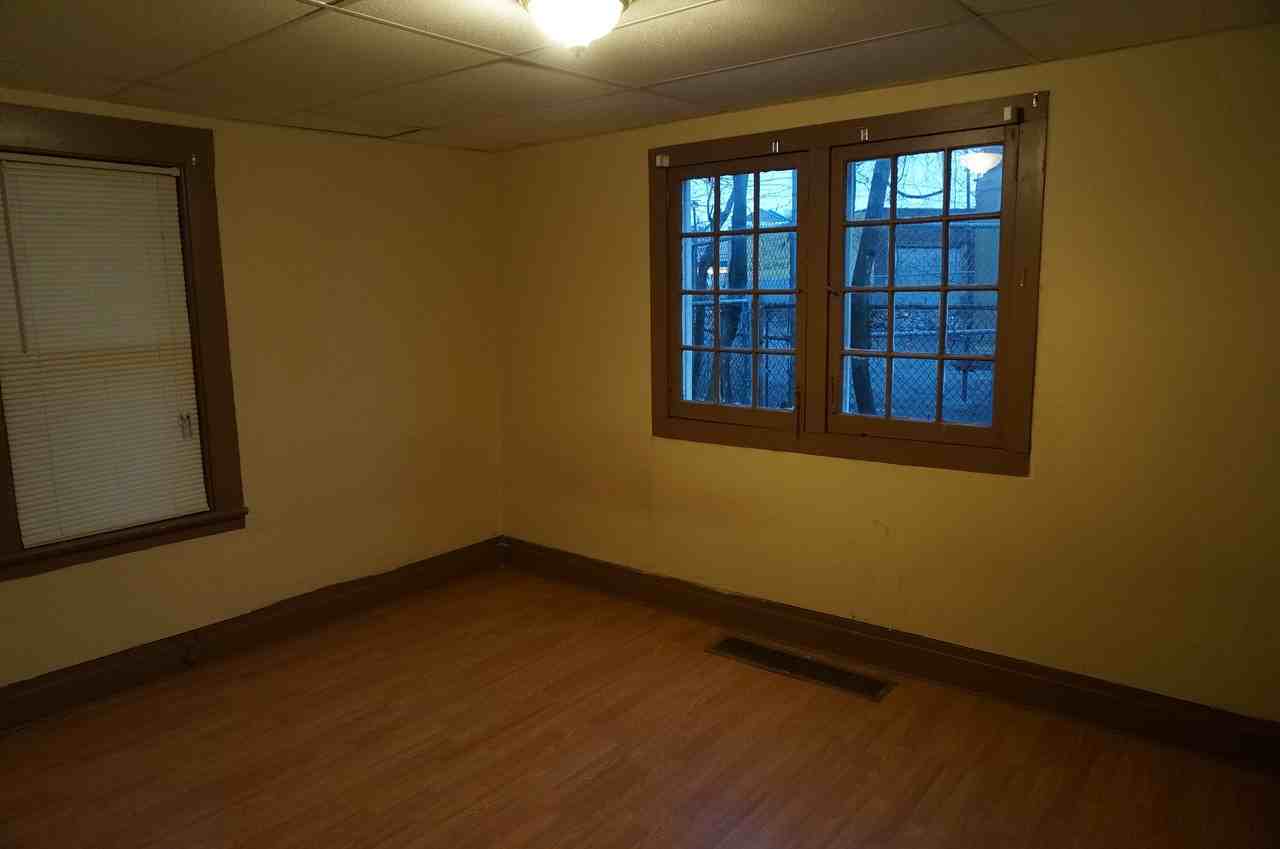 32 Vernon Pl - Photo 3 of 4