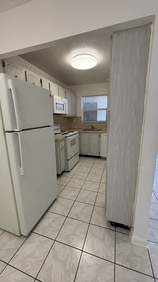 321 Northeast 1st Court #213 - Photo 3 of 9