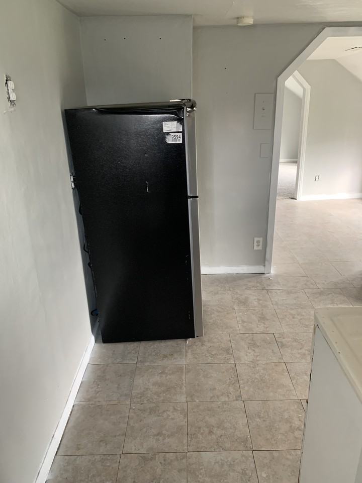 609 W 10th St #NA - Photo 3 of 19