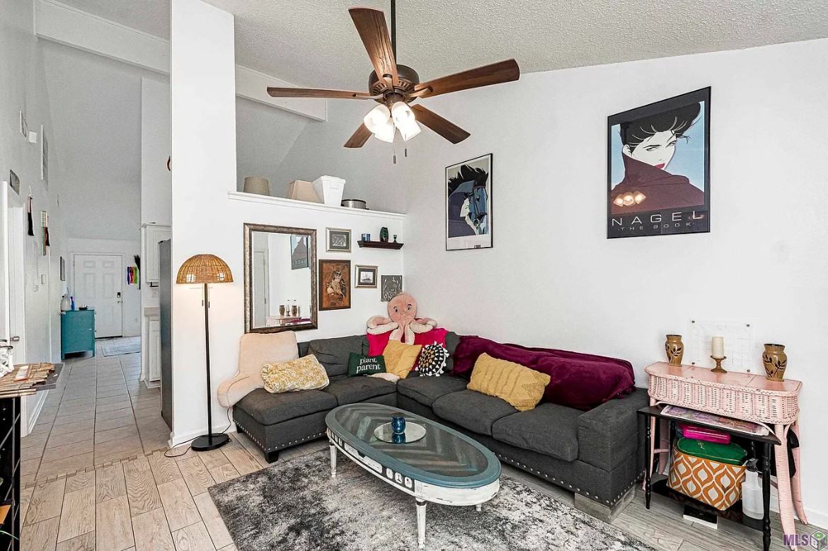 1721 Jasper Ave - Photo 3 of 11