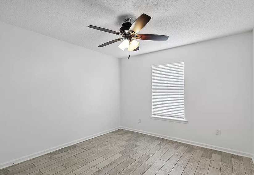 1721 Jasper Ave - Photo 4 of 11