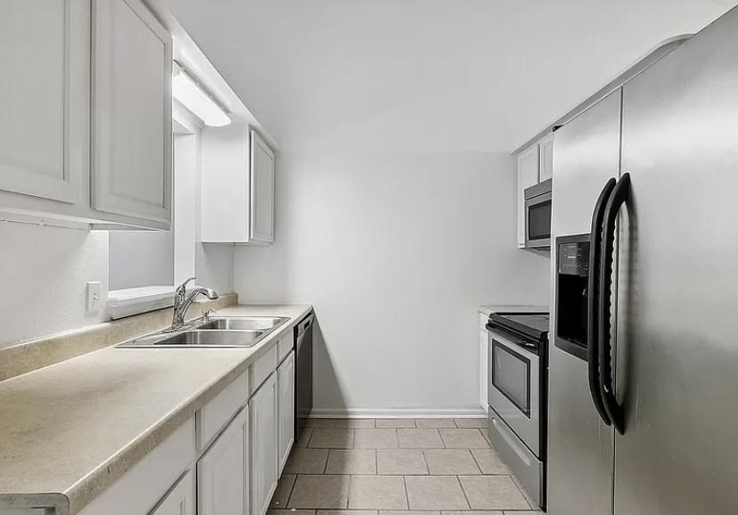 1721 Jasper Ave - Photo 5 of 11