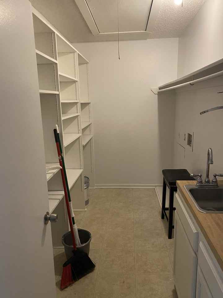 1721 Jasper Ave - Photo 6 of 11