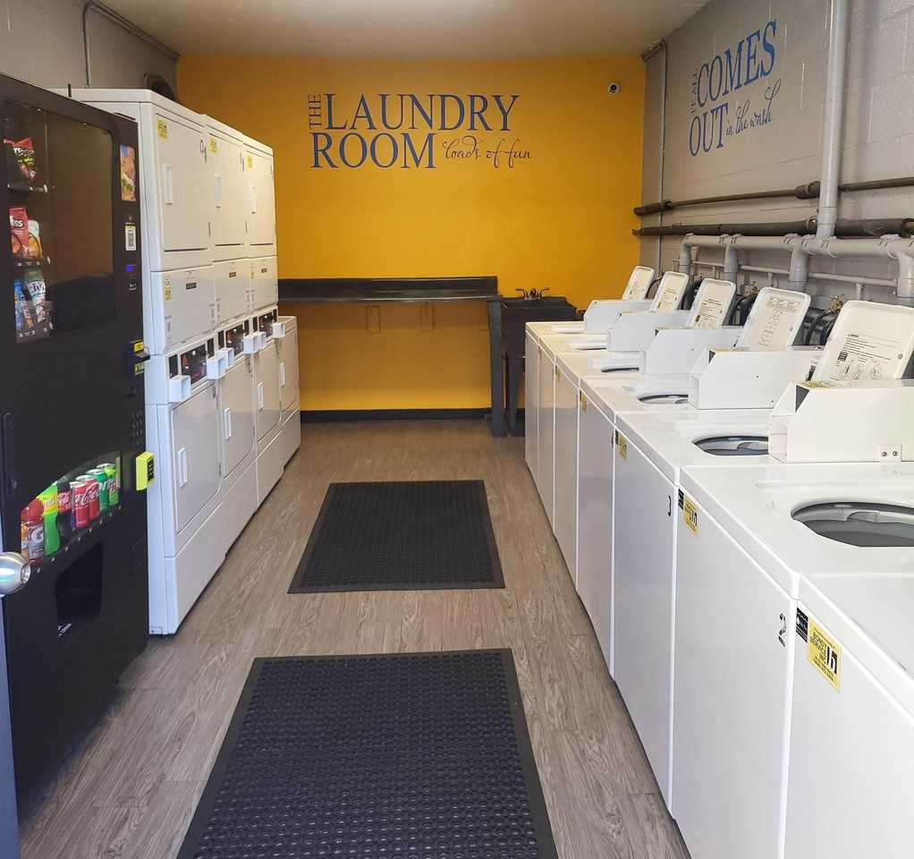 Chateau Lakeside Apartments - Photo 7 of 14