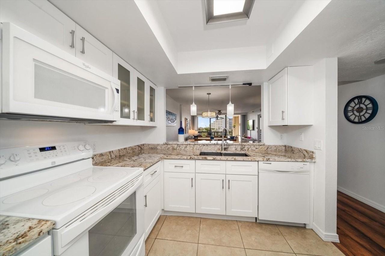 11730 Shipwatch Dr #305 - Photo 3 of 43