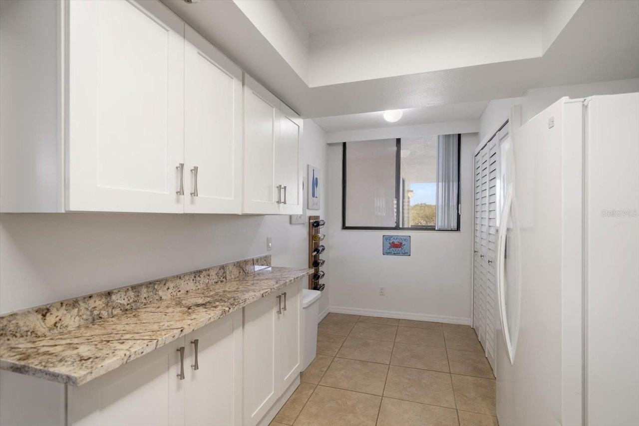 11730 Shipwatch Dr #305 - Photo 5 of 43