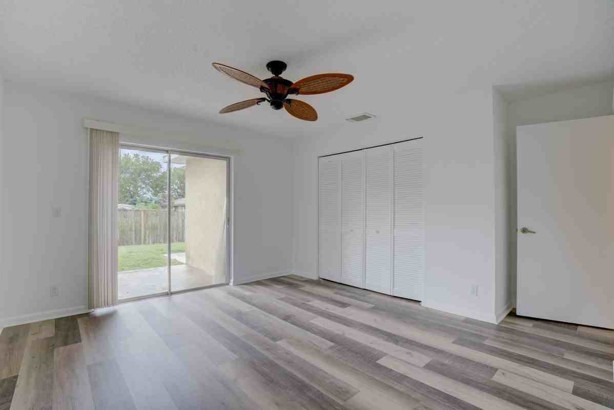 4698 Arthur St - Photo 3 of 10
