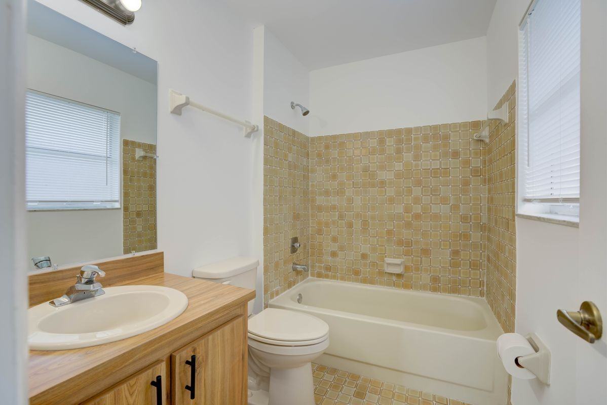 4698 Arthur St - Photo 4 of 10