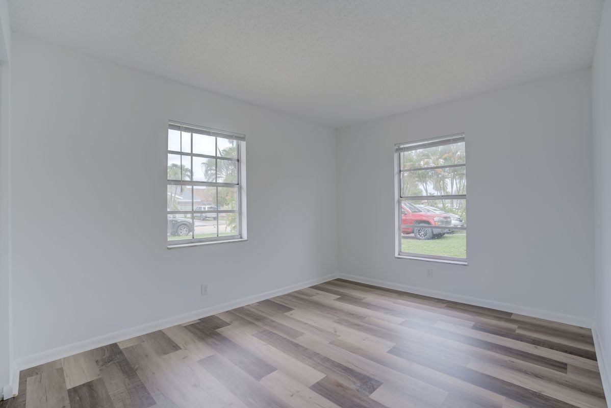 4698 Arthur St - Photo 6 of 10