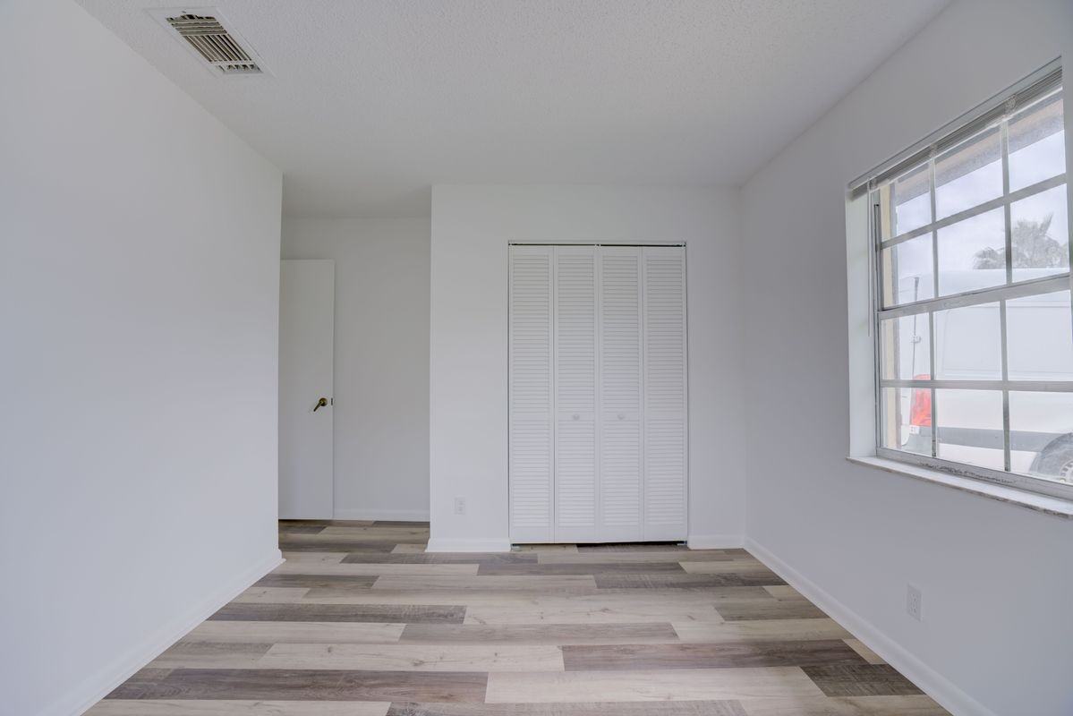 4698 Arthur St - Photo 7 of 10
