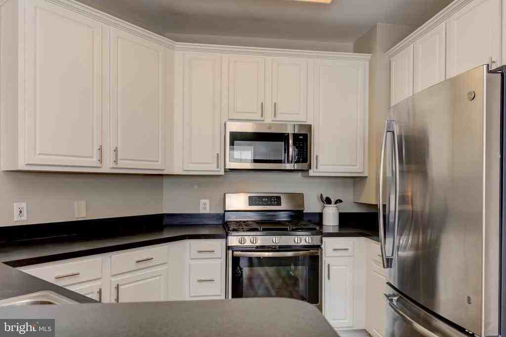 8057 Gatehouse Rd ##20 - Photo 3 of 32