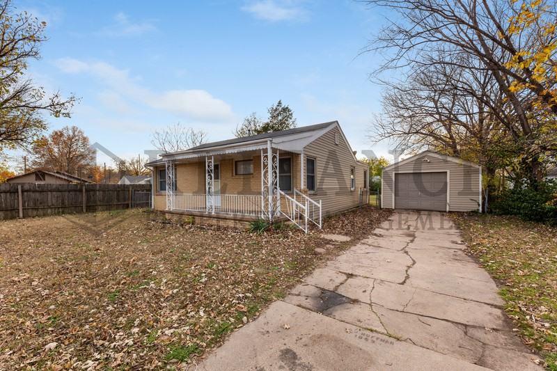 711 N Westridge Dr - Photo 2 of 19
