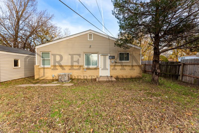 711 N Westridge Dr - Photo 5 of 19