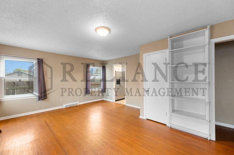711 N Westridge Dr - Photo 6 of 19