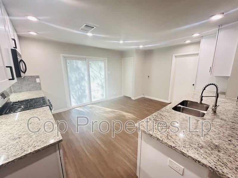 2914 Greenacres - Photo 4 of 22