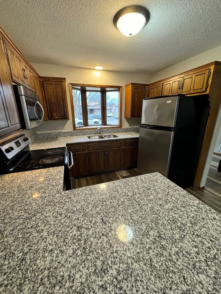 7572 Louisiana Ave N - Photo 5 of 16