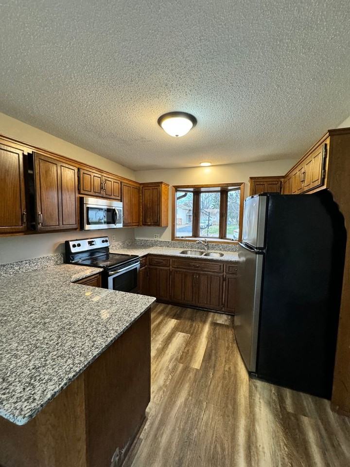 7572 Louisiana Ave N - Photo 3 of 16