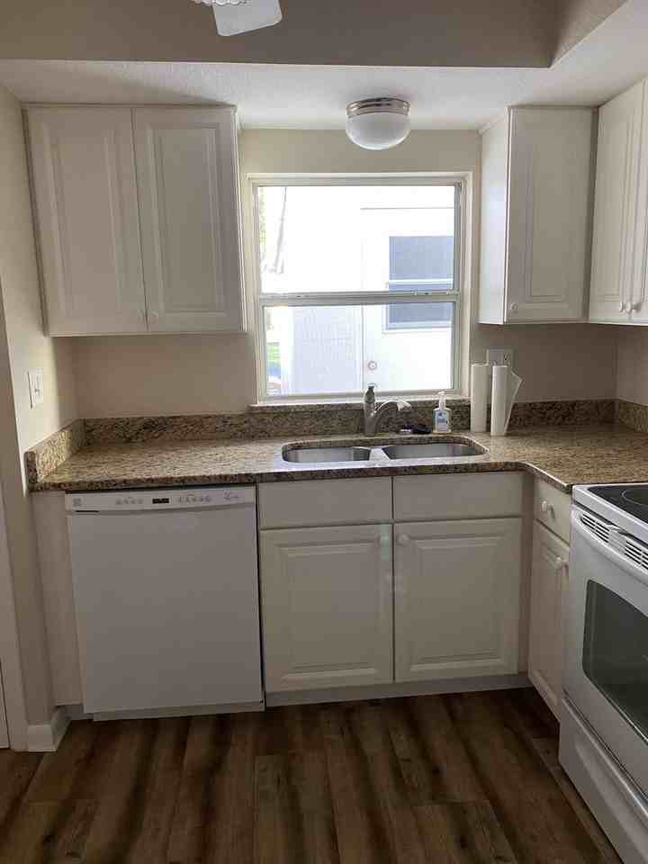 646 Cottage Ln - Photo 2 of 8