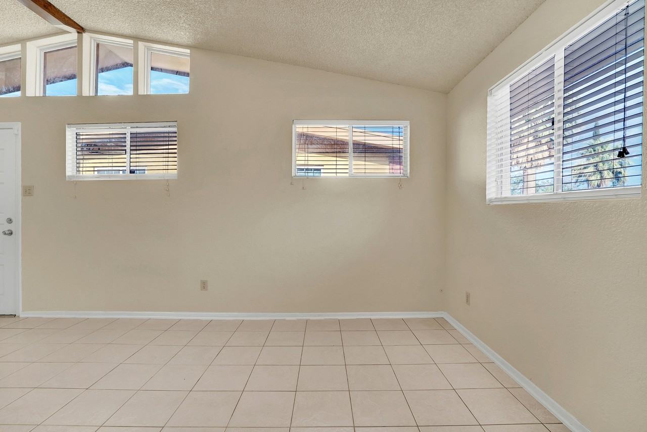 8101 Parkland Dr - Photo 4 of 27