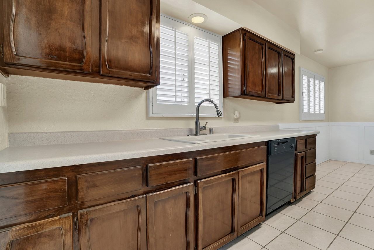 8101 Parkland Dr - Photo 5 of 27