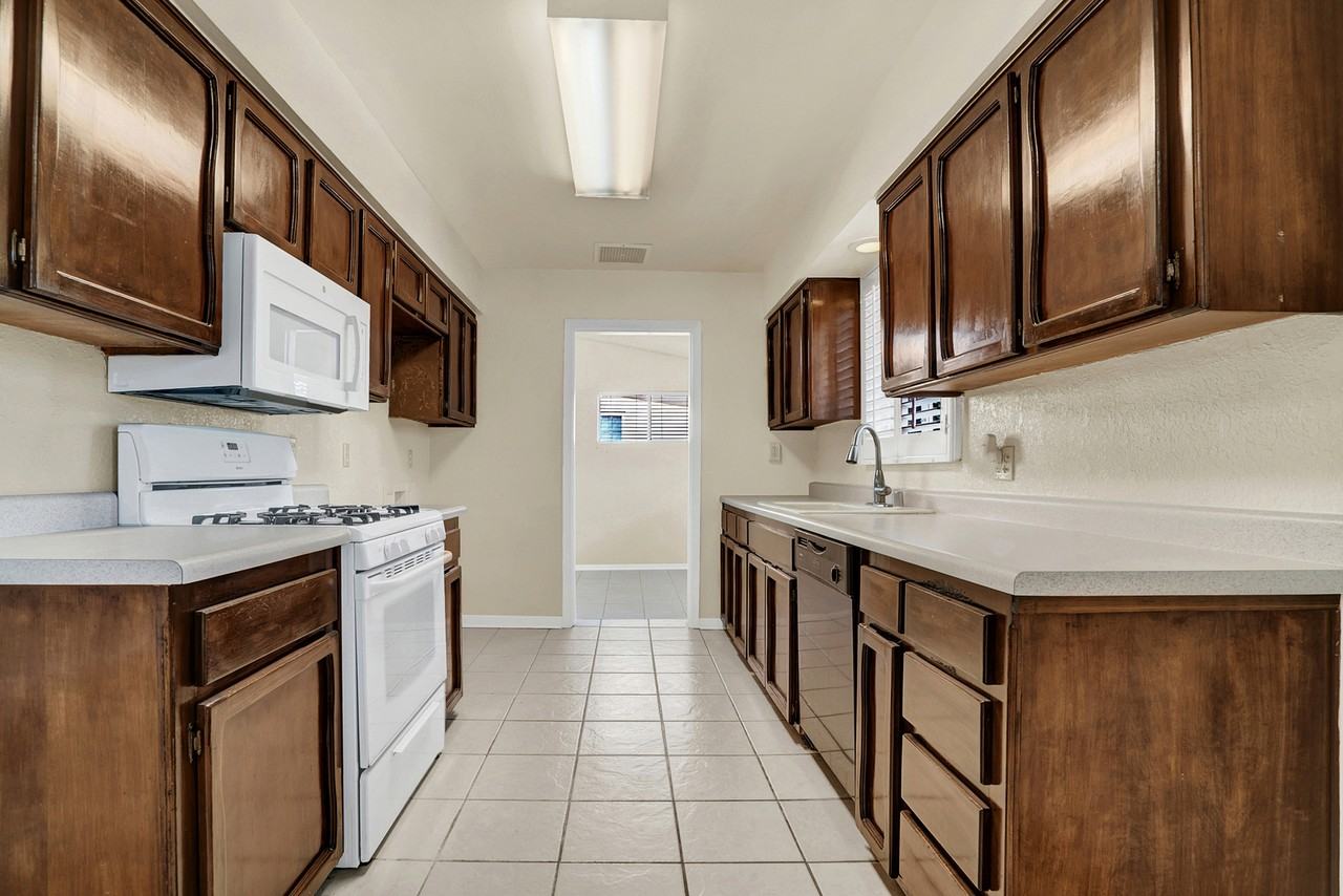 8101 Parkland Dr - Photo 7 of 27