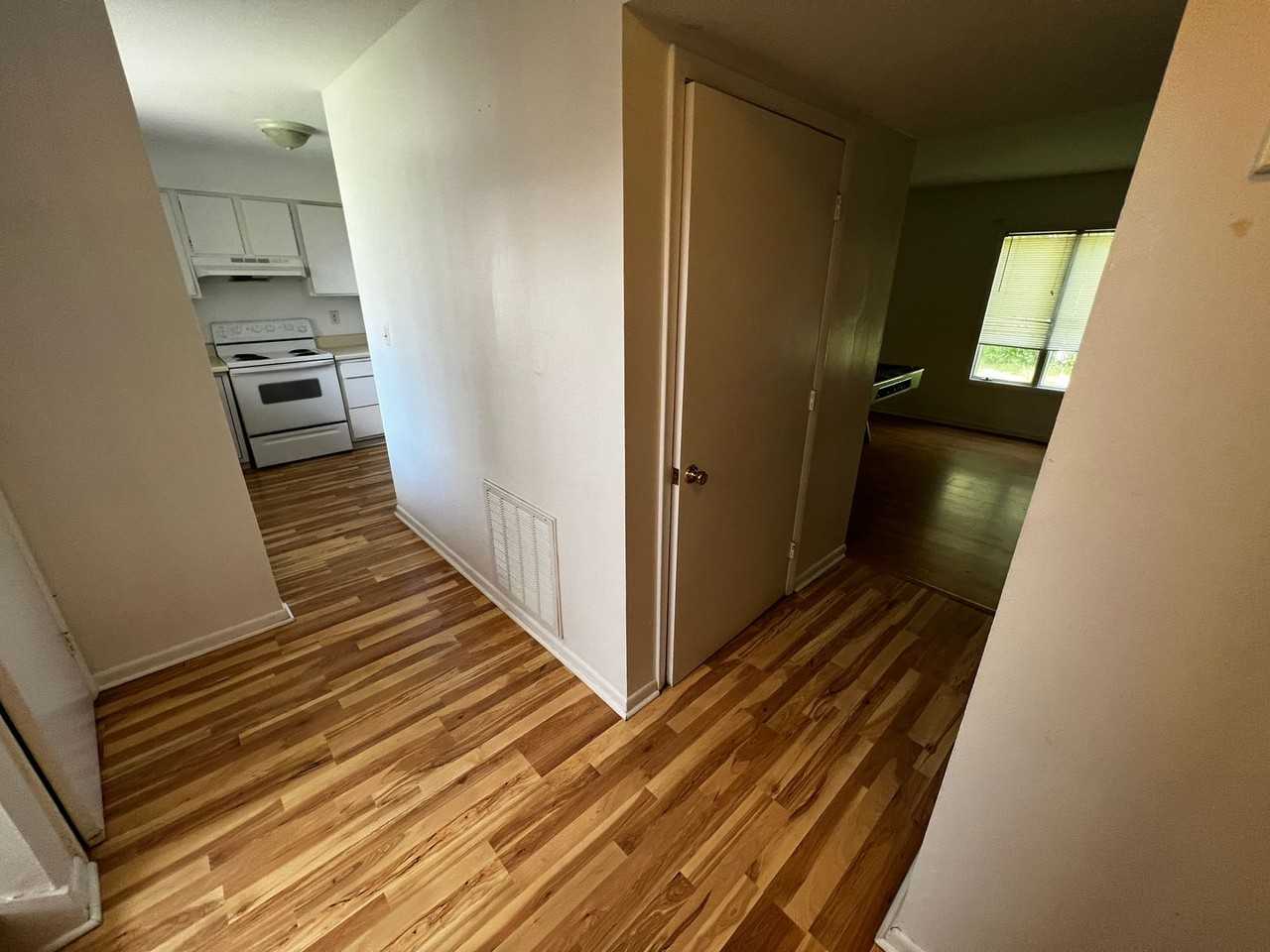 357 Shenandoah Cir - Photo 3 of 13