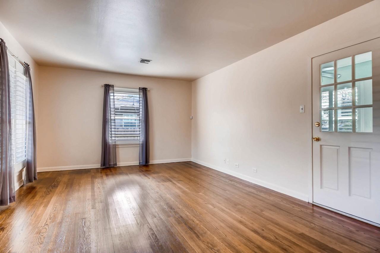 320 Harmon Dr - Photo 5 of 28