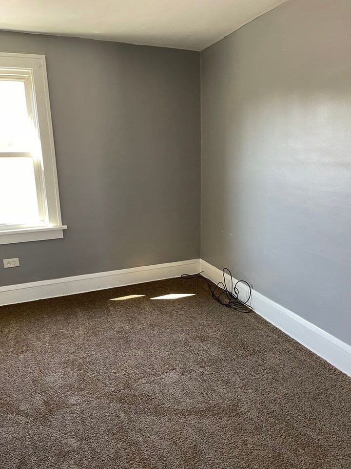 222 E 238th St - Photo 5 of 7