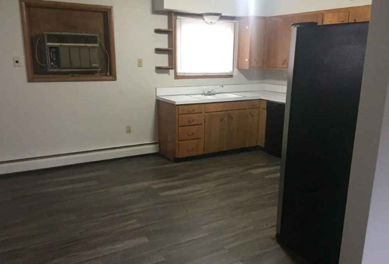 2 BR/1 bath Duplex - Photo 4 of 11