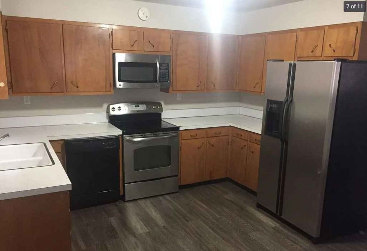 2 BR/1 bath Duplex - Photo 5 of 11