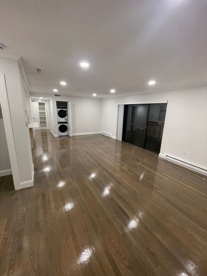 320 Hammond Pond Pkwy - Photo 4 of 13